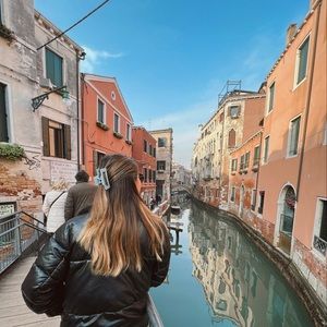 Meet your Posher, Ella